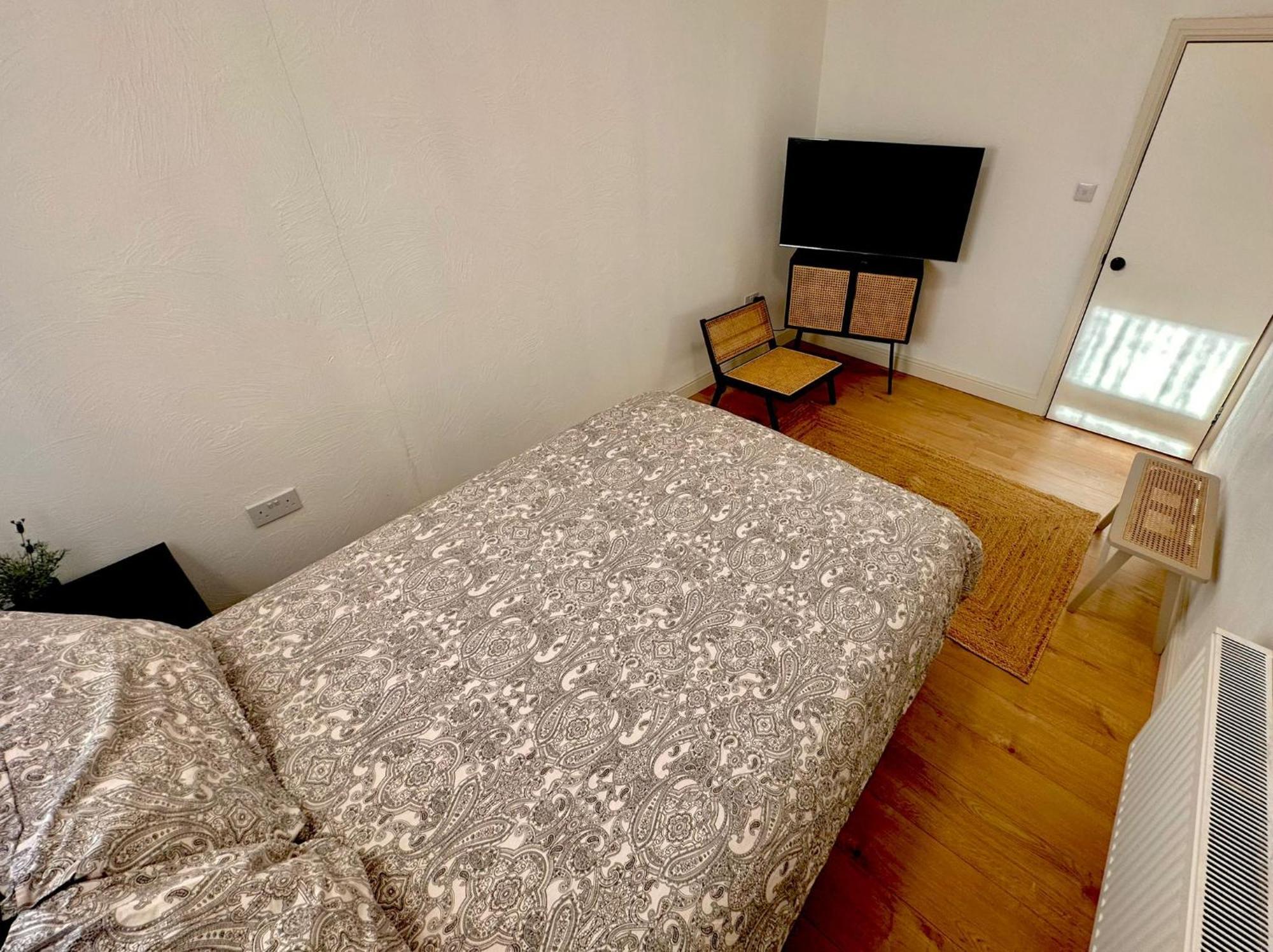 Flat 6 In Aldgate Apartment *