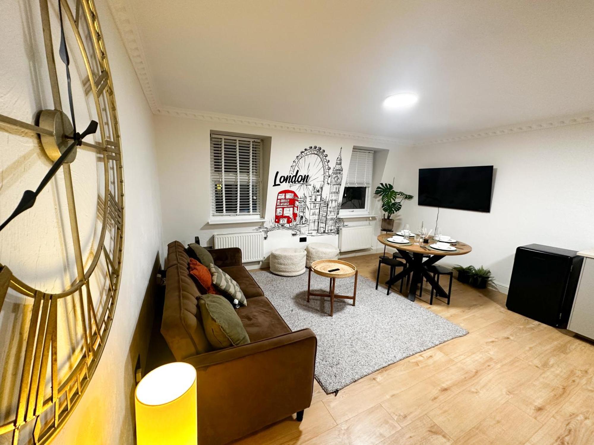 Flat 6 In Aldgate Apartment