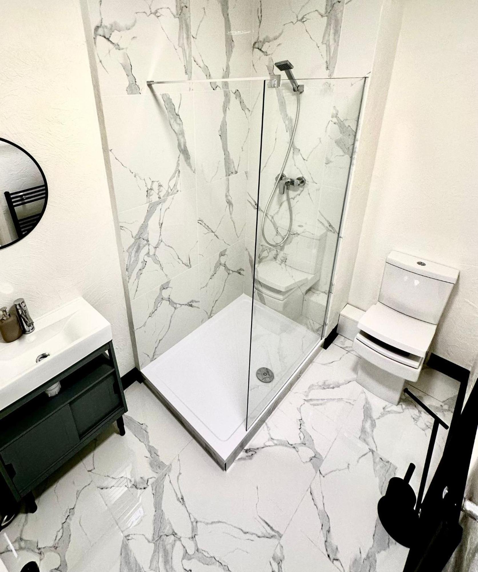 Flat 6 In Aldgate Apartment *